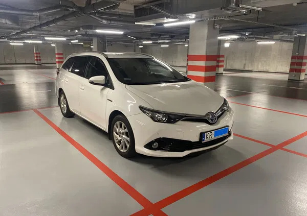 toyota auris łódzkie Toyota Auris cena 62000 przebieg: 133000, rok produkcji 2017 z Kraków